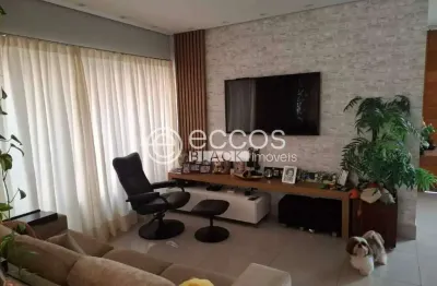 Casa em condomínio à venda, 3 quartos, 1 suíte, 3 vagas, grand ville - uberlândia/mg