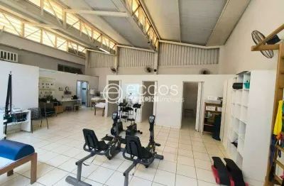Casa comercial para alugar na Avenida Getúlio Vargas, Centro, Uberlândia