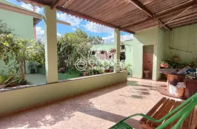 Casa para aluguel, 5 quartos, 1 suíte, 3 vagas, planalto - uberlândia/mg