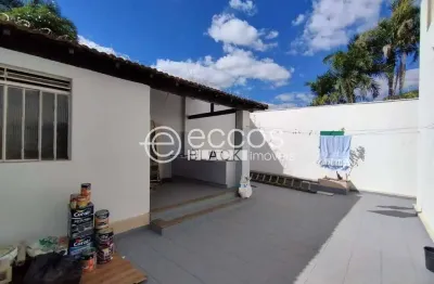 Casa para aluguel, 6 quartos, 1 suíte, 2 vagas, fabrício - uberaba/mg