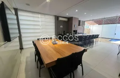 Casa em condomínio à venda, 4 quartos, 4 suítes, 4 vagas, aclimação - uberlândia/mg