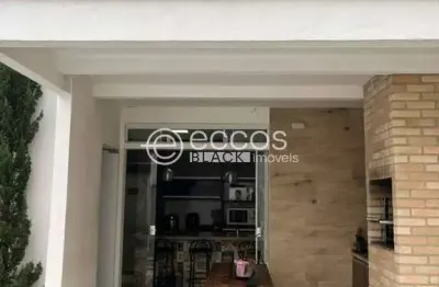 Casa à venda, 3 quartos, 2 suítes, 2 vagas, laranjeiras - uberlândia/mg