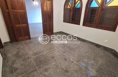 Casa à venda, 4 quartos, 2 suítes, 2 vagas, bosque - araguari/mg