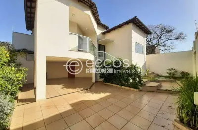 Casa à venda, 3 quartos, 3 suítes, 3 vagas, jardim inconfidência - uberlândia/mg