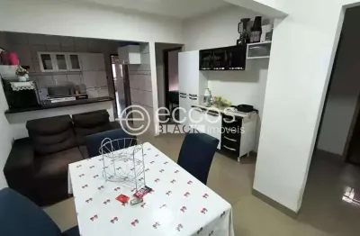 Casa para aluguel, 3 quartos, 2 vagas, laranjeiras - uberlândia/mg