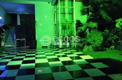 Prédio à venda na Rua Célio Pontes, 307, São Jorge, Uberlândia