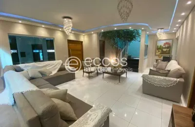 Casa à venda, 3 quartos, 3 suítes, 3 vagas, goiás - araguari/mg