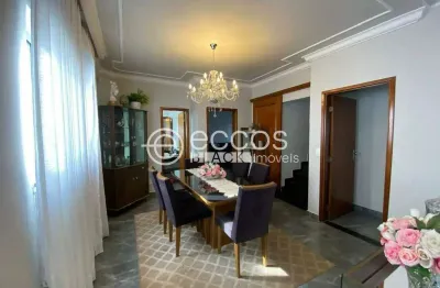 Casa à venda, 3 quartos, 1 suíte, 2 vagas, centro - araguari/mg