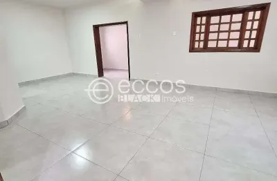 Casa para aluguel, 3 quartos, 1 suíte, 2 vagas, jardim regina - araguari/mg