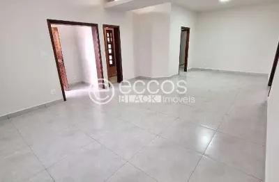 Casa à venda, 3 quartos, 1 suíte, 2 vagas, jardim regina - araguari/mg