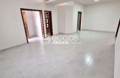 Casa à venda, 3 quartos, 1 suíte, 2 vagas, jardim regina - araguari/mg