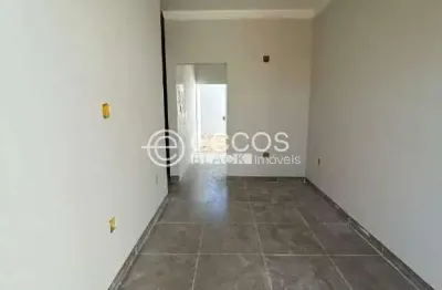 Casa à venda, 2 quartos, 1 suíte, 2 vagas, laranjeiras - uberlândia/mg