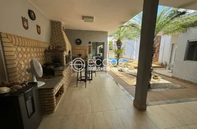 Casa à venda, 3 quartos, 1 suíte, 1 vaga, santa mônica - uberlândia/mg