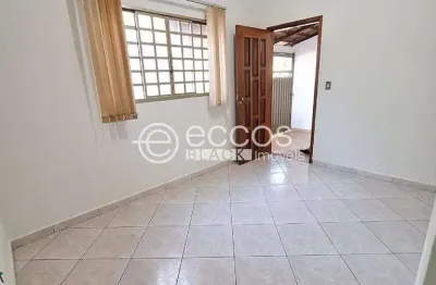 Casa à venda, 2 quartos, 1 vaga, bosque - araguari/mg