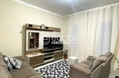 Casa com 2 quartos à venda na Rua Outono, Vila Arquelau, Uberaba