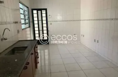Casa à venda, 3 quartos, 1 suíte, 2 vagas, universitário - uberaba/mg