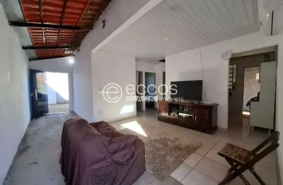 Casa à venda, 2 quartos, 1 vaga, residencial rio de janeiro - uberaba/mg