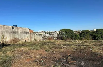 Terreno comercial à venda na Rua Osvaldo Rezende, 92, Jardim Brasília, Uberlândia