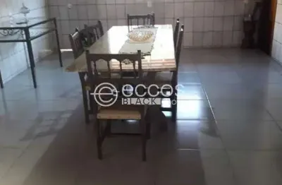 Casa à venda, 3 quartos, 1 suíte, 6 vagas, jaraguá - uberlândia/mg