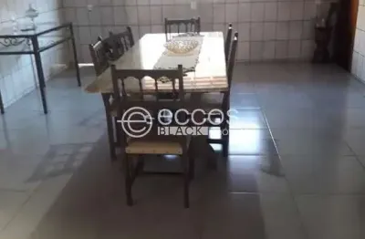 Casa à venda, 3 quartos, 1 suíte, 6 vagas, jaraguá - uberlândia/mg