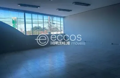 Casa comercial para alugar na Avenida Bahia, 949, Centro, Araguari
