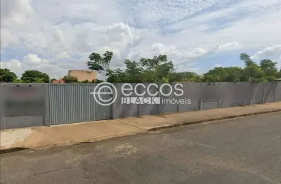 Terreno comercial à venda na Rua Lourdes de Carvalho, 1494, Santa Mônica, Uberlândia