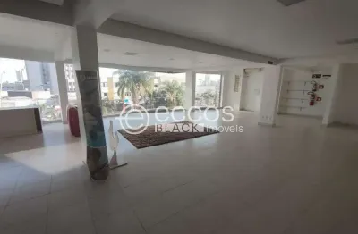 Casa comercial para alugar na Avenida João Naves de Ávila, 160, Centro, Uberlândia