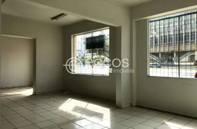 Casa comercial para alugar na Avenida Rondon Pacheco, 4158, Cazeca, Uberlândia