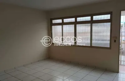 Casa comercial para aluguel, 3 quartos, centro - araguari/mg