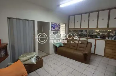 Casa à venda de 241,60m², 4 quartos, fundinho - uberlândia/mg - ideal para clínica/comércio.