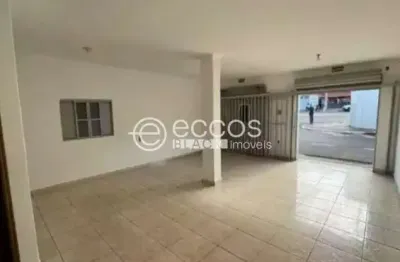 Casa comercial para alugar na Rua Sacramento, 884, São Benedito, Uberaba