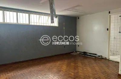 Prédio à venda na Rua Santa Helena, 217, Tabajaras, Uberlândia