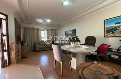 Casa à venda, 3 quartos, 1 suíte, 3 vagas, brasil - uberlândia/mg