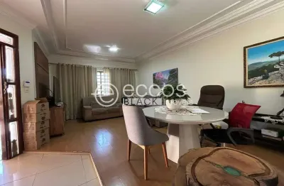 Casa à venda, 3 quartos, 1 suíte, 3 vagas, brasil - uberlândia/mg