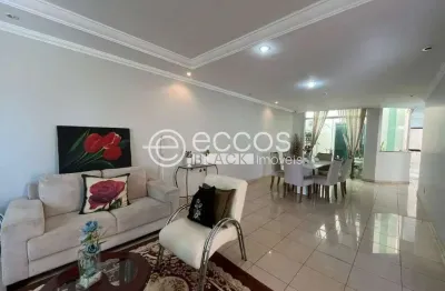 Casa à venda, 6 quartos, 4 suítes, 3 vagas, presidente roosevelt - uberlândia/mg