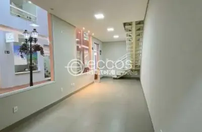 Sala comercial para alugar na Avenida Floriano Peixoto, Centro, Uberlândia