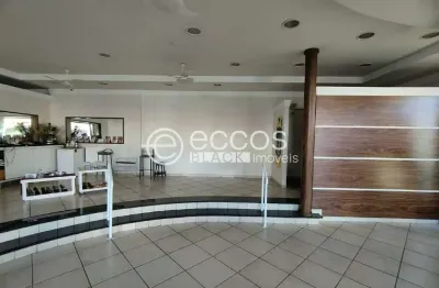 Casa comercial para alugar na Avenida Alberto Martins Fontoura Borges, 281, São Benedito, Uberaba