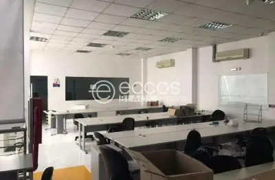 Casa comercial para alugar na Rua Machado de Assis, 956, Centro, Uberlândia