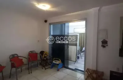 Casa à venda, 5 quartos, 2 suítes, planalto - uberlândia/mg