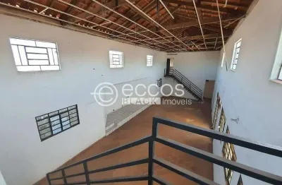 Casa para aluguel, 4 quartos, 2 vagas, segismundo pereira - uberlândia/mg