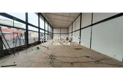 Casa comercial para alugar na Rua São Januário, 716, Tubalina, Uberlândia