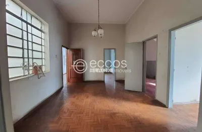 Casa à venda, 7 quartos, 2 vagas, centro - uberlândia/mg