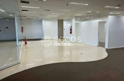 Casa comercial para alugar na Avenida Seme Simão, 1443, Granada, Uberlândia