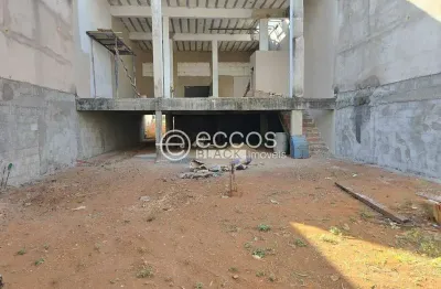 Casa comercial à venda na Rua Pio XII, 684, Saraiva, Uberlândia