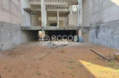 Casa comercial à venda na Rua Pio XII, 684, Saraiva, Uberlândia