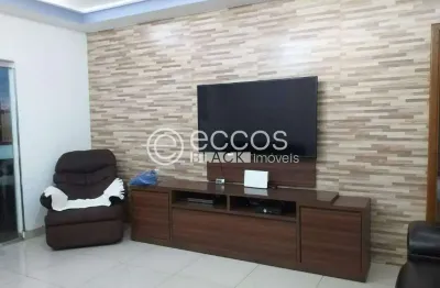 Casa à venda, 4 quartos, 2 suítes, 2 vagas, santa mônica - uberlândia/mg