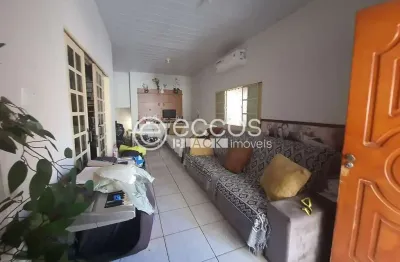 Casa à venda, 3 quartos, 1 suíte, 6 vagas, tabajaras - uberlândia/mg