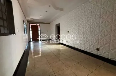 Casa à venda, 4 quartos, 1 suíte, 2 vagas, planalto - uberlândia/mg