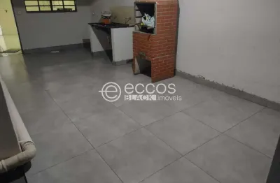 Casa para aluguel, 3 quartos, 1 suíte, 2 vagas, independência - araguari/mg