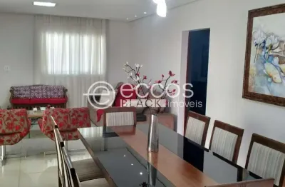 Casa à venda, 3 quartos, 1 suíte, 2 vagas, marta helena - uberlândia/mg